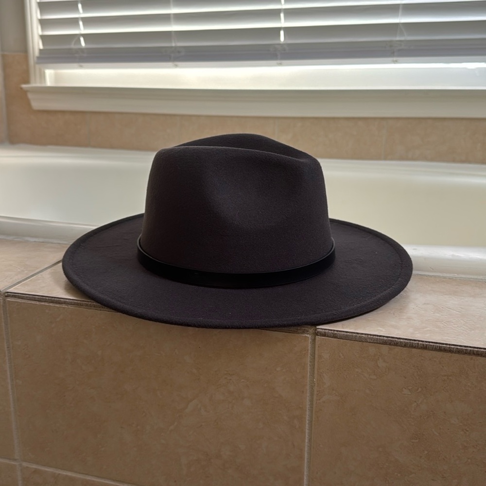 Brown hat, faux leather strip